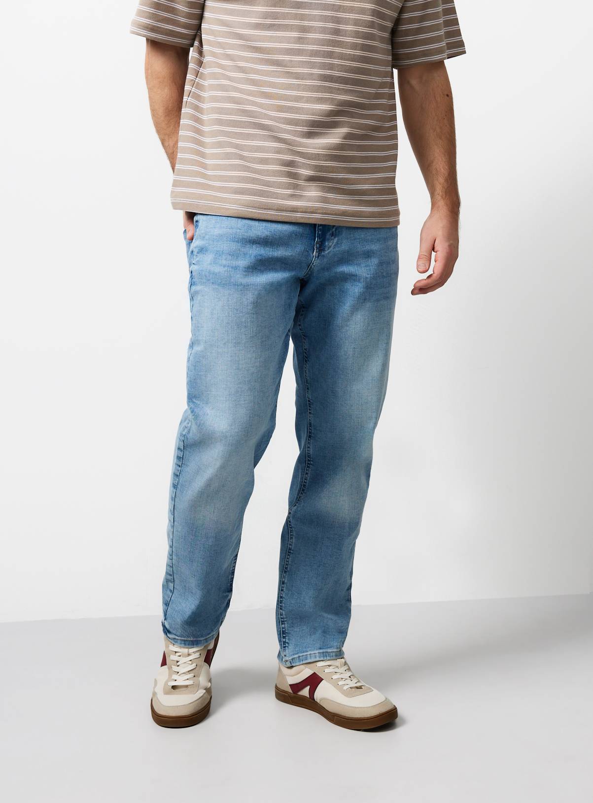 Light Wash Free Fit Straight Leg Jeans 36L - Image 2